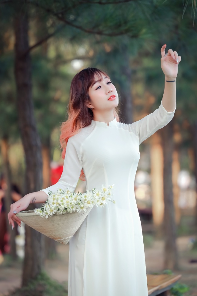 84间房主播跳舞 香烟与丝绒